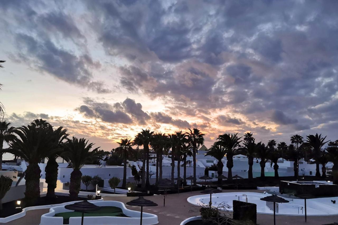 Calypso, Apartamento Completo Con Vistas Al Mar Y A La Piscina En Costa Teguise Exterior photo
